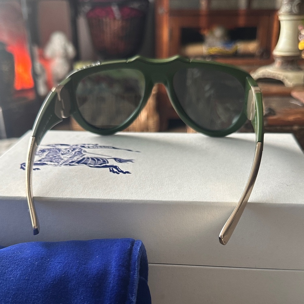 Burberry Olive Green Sunglasses with Blue Case *Unisex!* - Picture 7 of 16